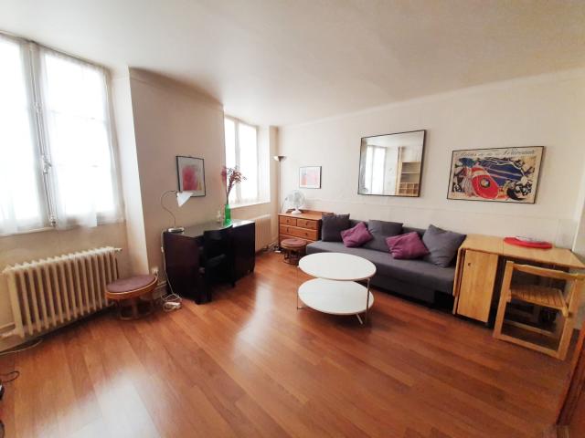 Furnished and equipped apartment in the 5th arrondissement of Paris ...